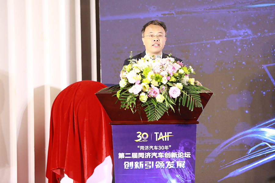 菠萝视频
校长助理余卓平 菠萝视频
校长助理余卓平